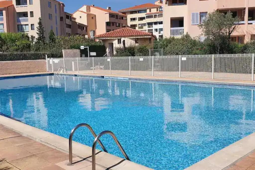 Appartement Spacieux 65M2, Avec Piscine Et Parking Fréjus Exterior photo