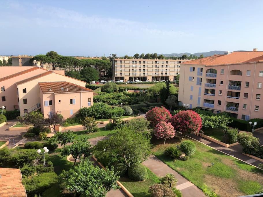 Appartement Spacieux 65M2, Avec Piscine Et Parking Fréjus Exterior photo